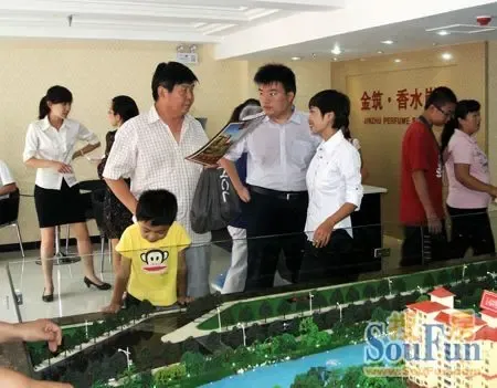 搜房地产资讯 金筑香水岸狂欢啤酒节K歌派对圆满成功